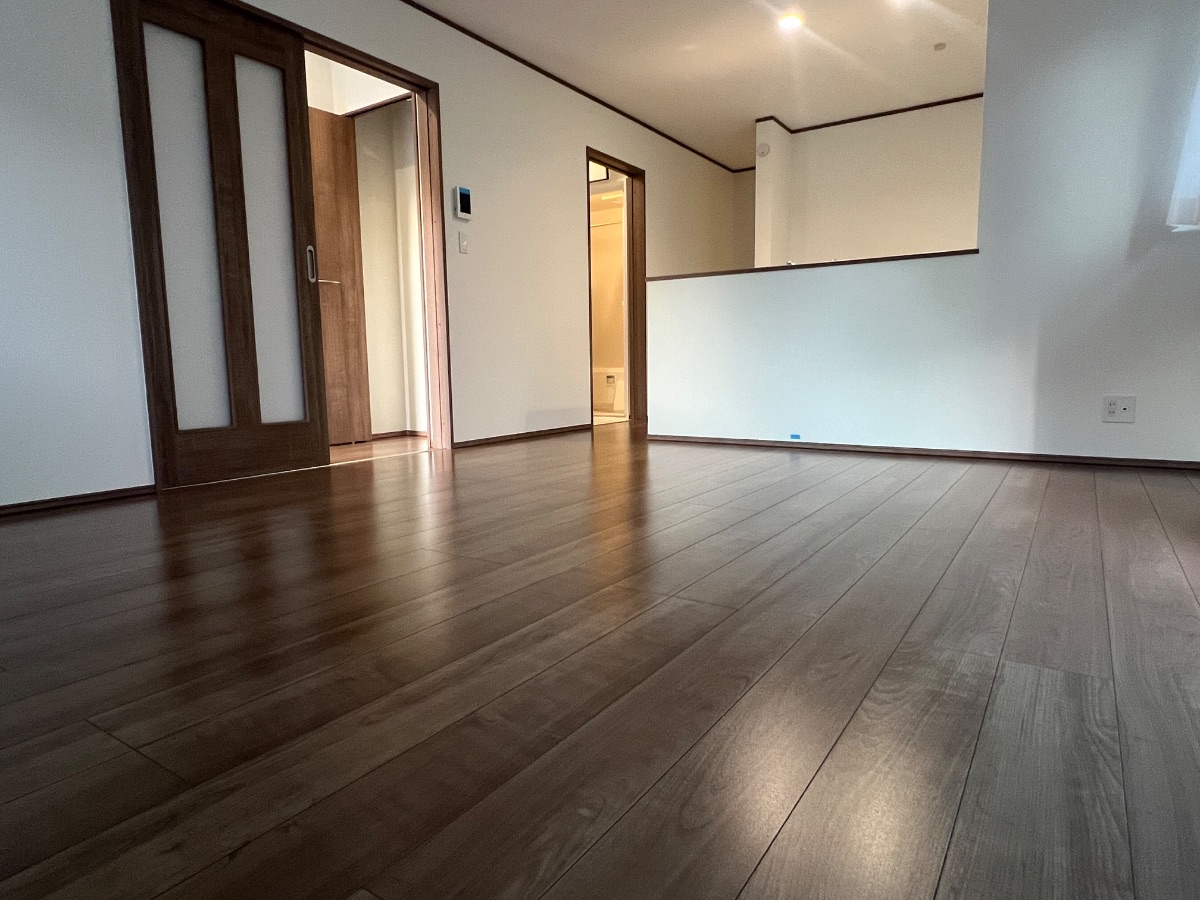 【施工後】川崎市フロアコーティングの施工後|神奈川県川崎市のご新築戸建てにガラスフロアコーティングを施工した仕上り