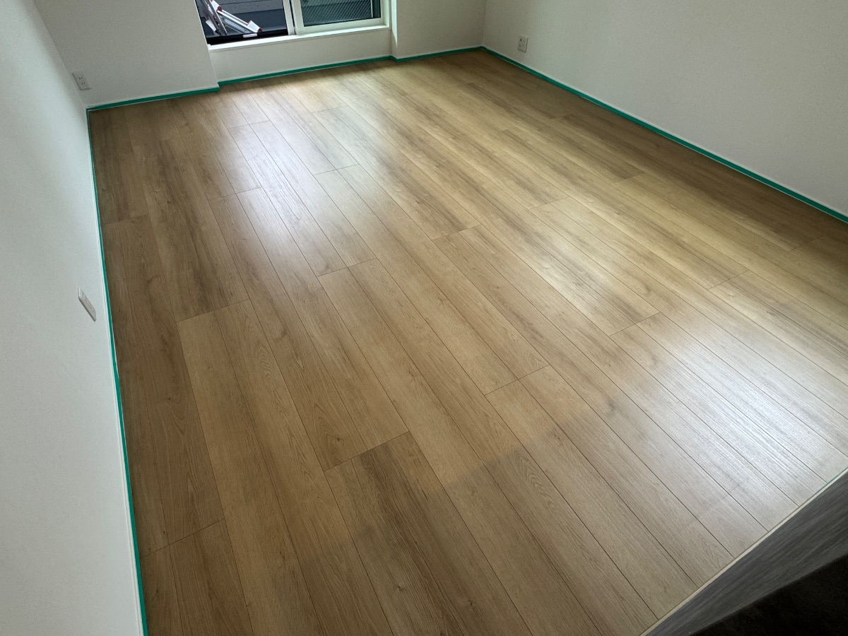 【施工前】埼玉フロアコーティングの施工前|埼玉県さいたま市のご新築戸建てのフローリング(セラミックガラスフロアコーティング施工前)
