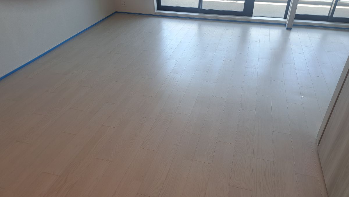 【施工前】朝霞市フロアコーティングの施工前|埼玉県朝霞市のご新築戸建てのフローリング(ガラスフロアコーティング施工前)