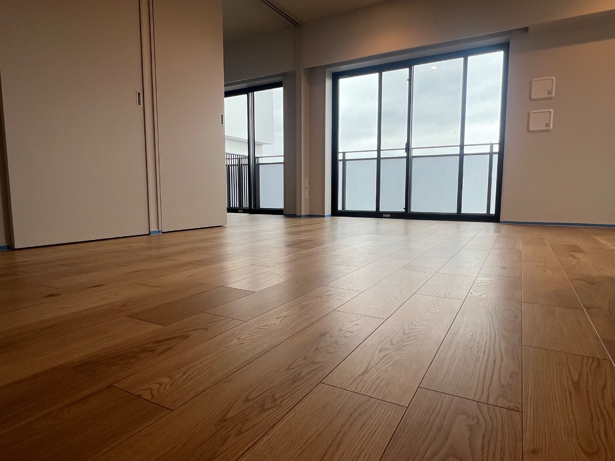 【施工前】大田区フロアコーティングの施工前｜東京都大田区のご新築マンションのフローリング（セラミックガラスフロアコーティング施工前）