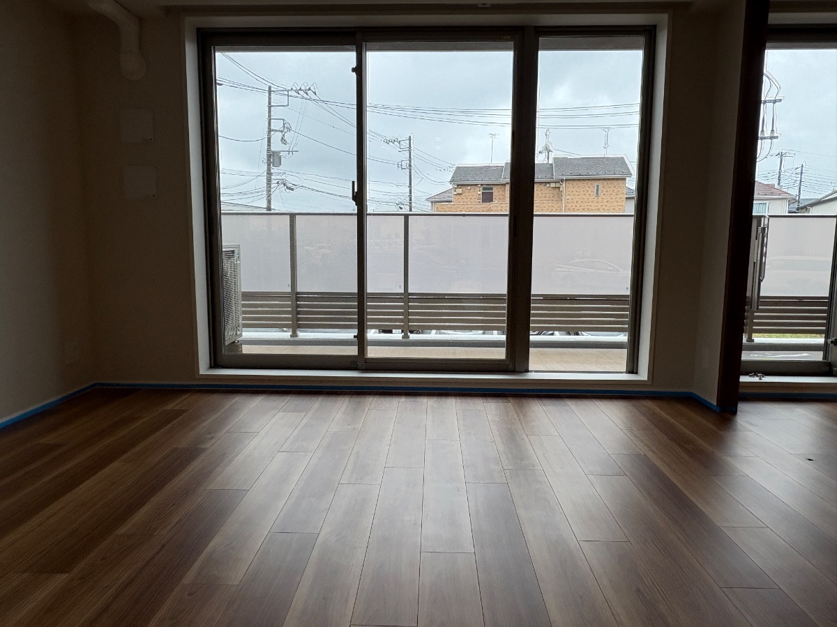 【施工前】横浜市フロアコーティングの施工前|神奈川県横浜市のご新築マンションのフローリング(セラミックガラスフロアコーティング施工前)