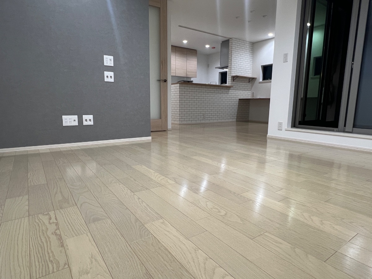 【施工後】柏市フロアコーティングの施工後|千葉県柏市の中古戸建てにセラミックガラスフロアコーティングを施工した仕上り