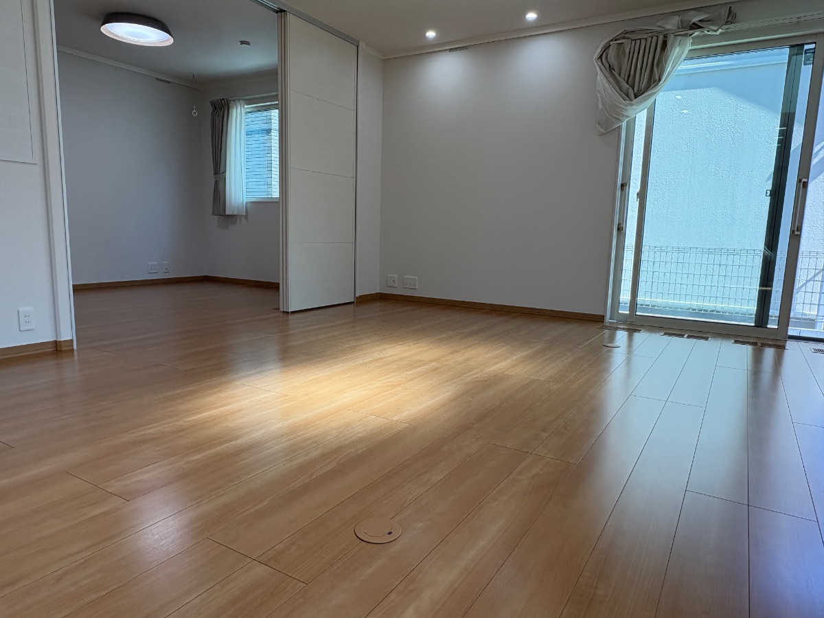 【施工後】久喜市フロアコーティングの施工後|埼玉県久喜市のご新築戸建てにセラミックガラスフロアコーティングを施工した仕上り