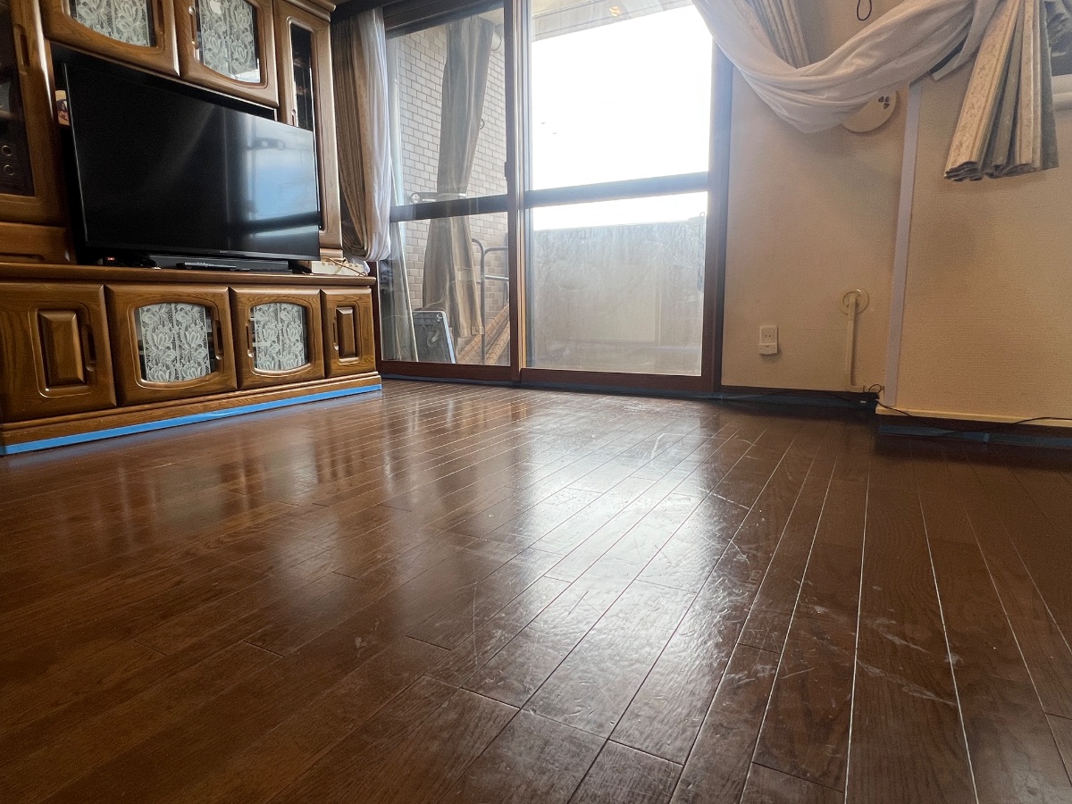 【施工前】千葉市フロアコーティングの施工前|千葉県千葉市のご入居中マンションのフローリング(シリコンフロアコーティング施工前)