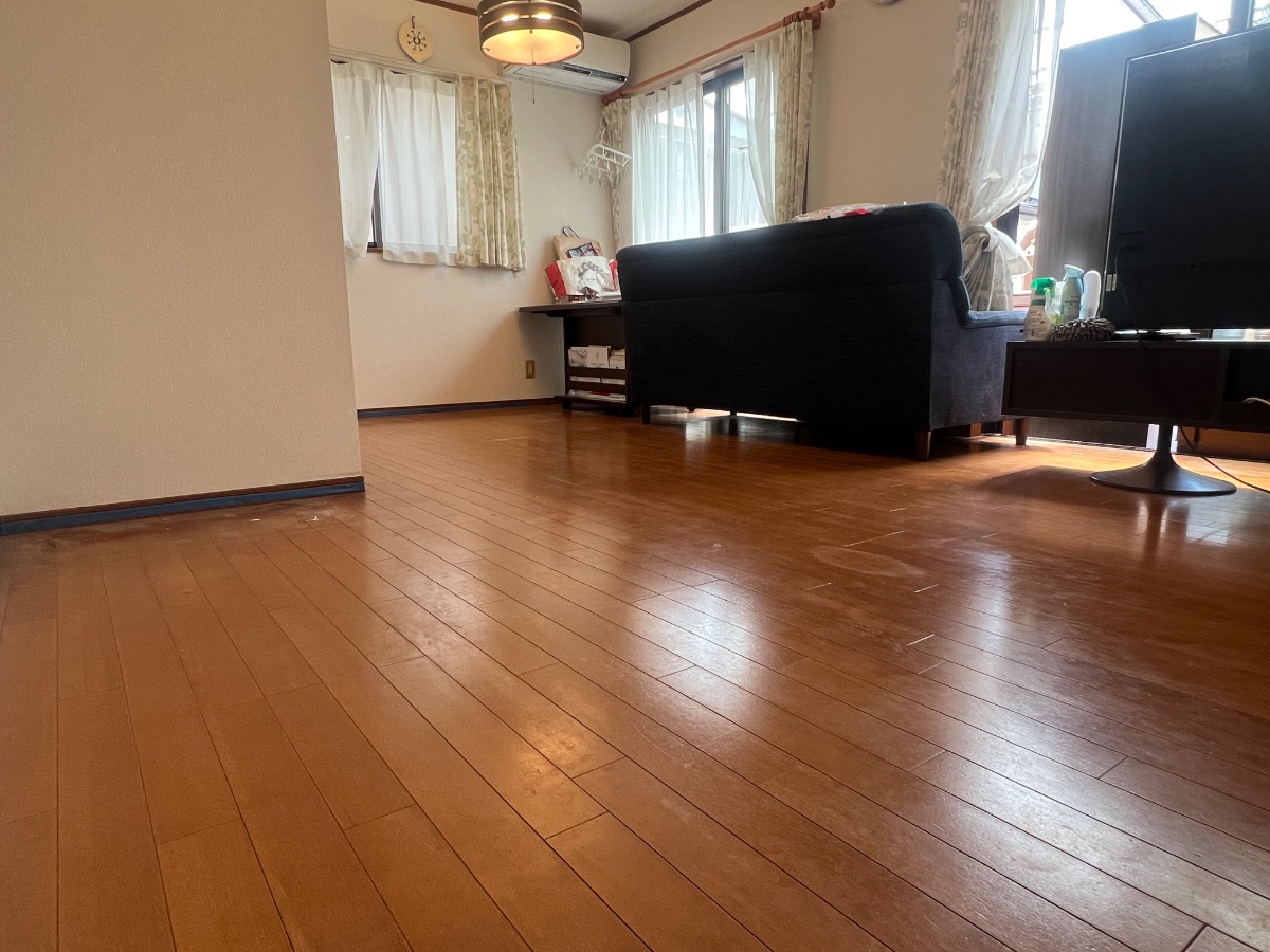 【施工前】佐倉市フロアコーティングの施工前｜千葉県佐倉市のご入居中戸建てのフローリング（シリコンフロアコーティング施工前）