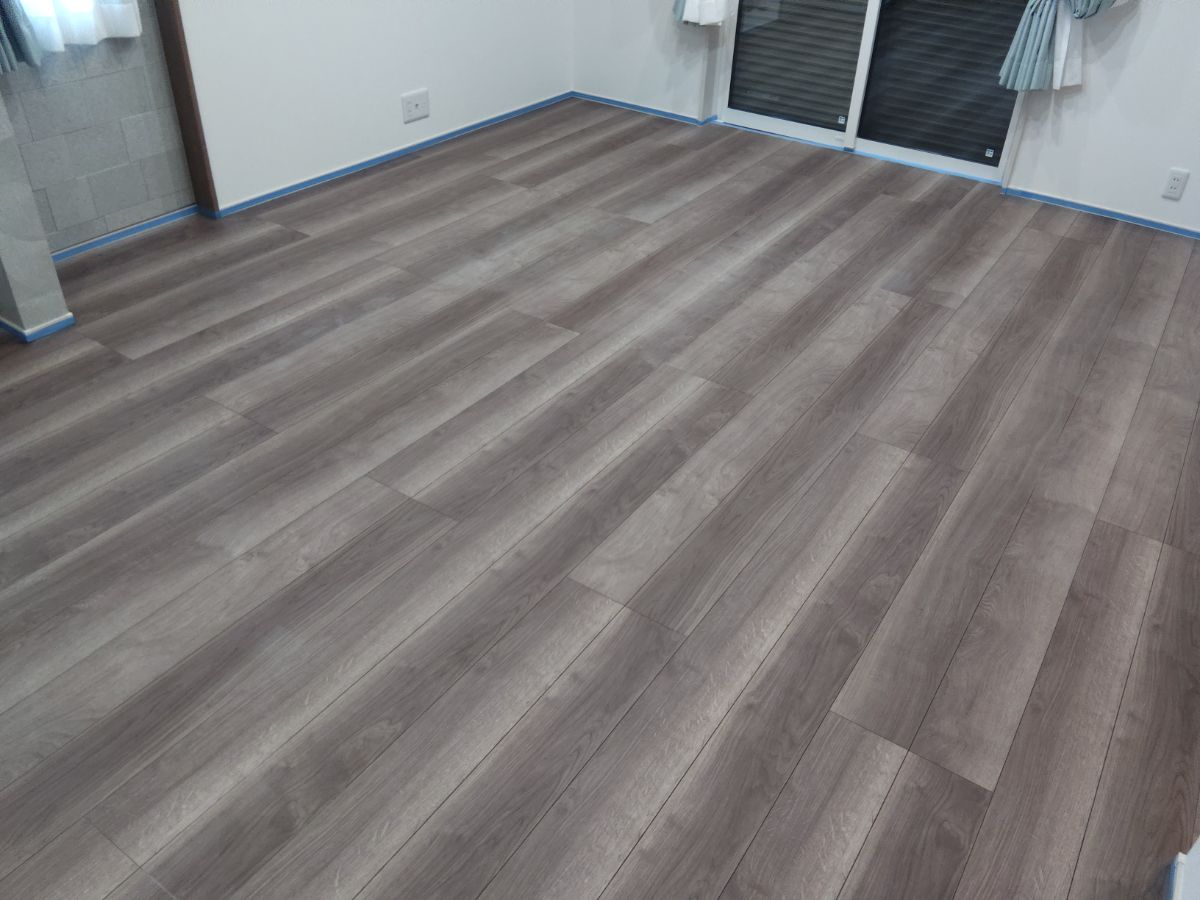 【施工前】那珂市フロアコーティングの施工前｜茨城県那珂市のご新築戸建てのフローリング（ワンニャンすべらんフロアコーティング施工前）