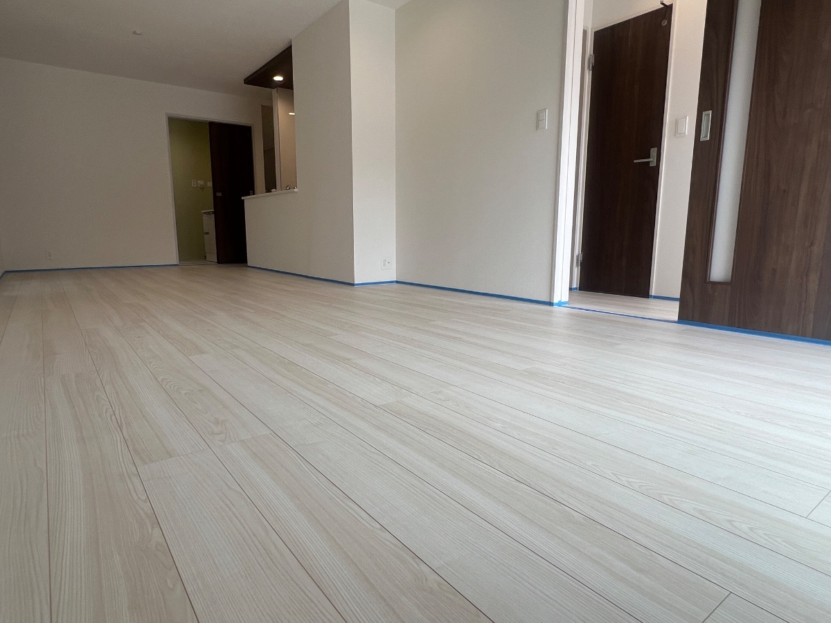 【施工前】東京フロアコーティングの施工前｜東京都東久留米市のご新築戸建てのフローリング（ガラスフロアコーティング施工前）