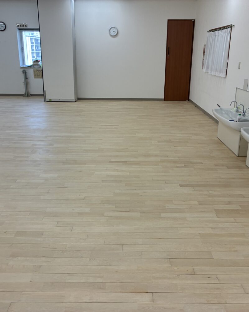 【施工後】川崎市フロアサンディングの施工後｜神奈川県川崎市の保育施設にフロアサンディングを施工した仕上り