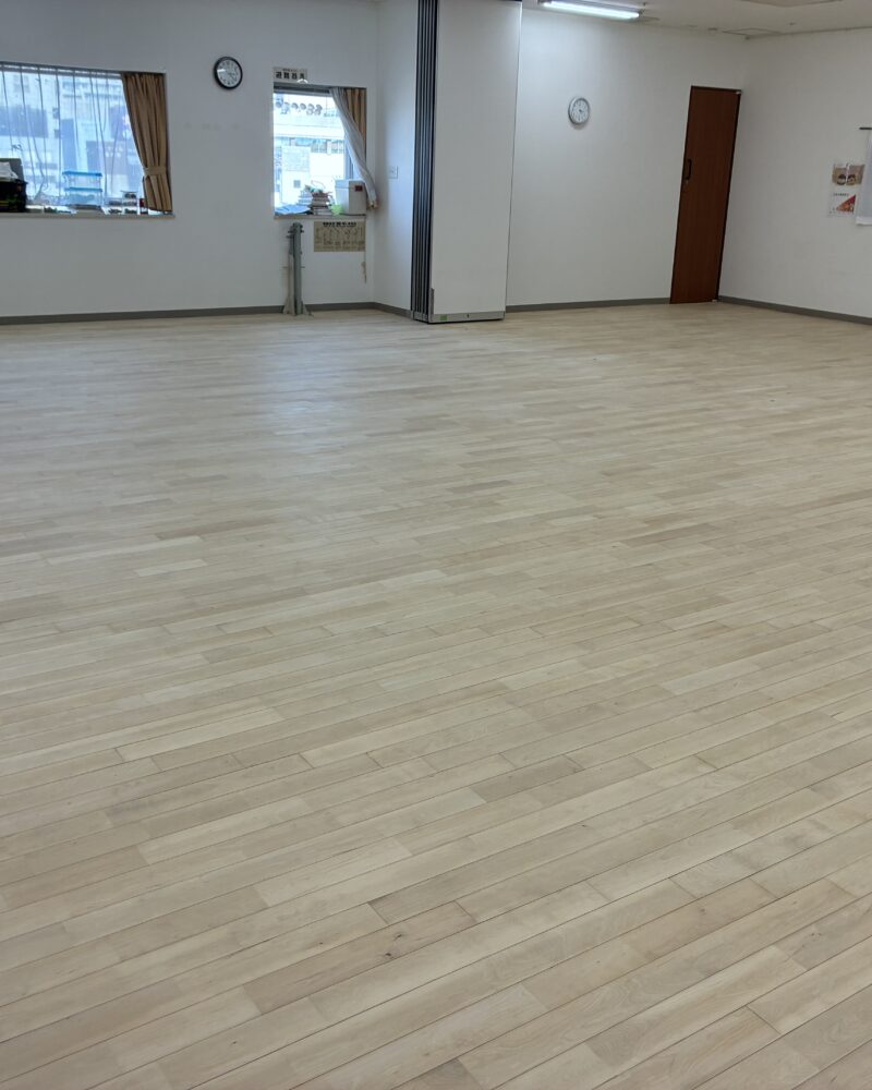 【施工後】千葉市フロアサンディングの施工後｜千葉県千葉市の保育施設にフロアサンディングを施工した仕上り