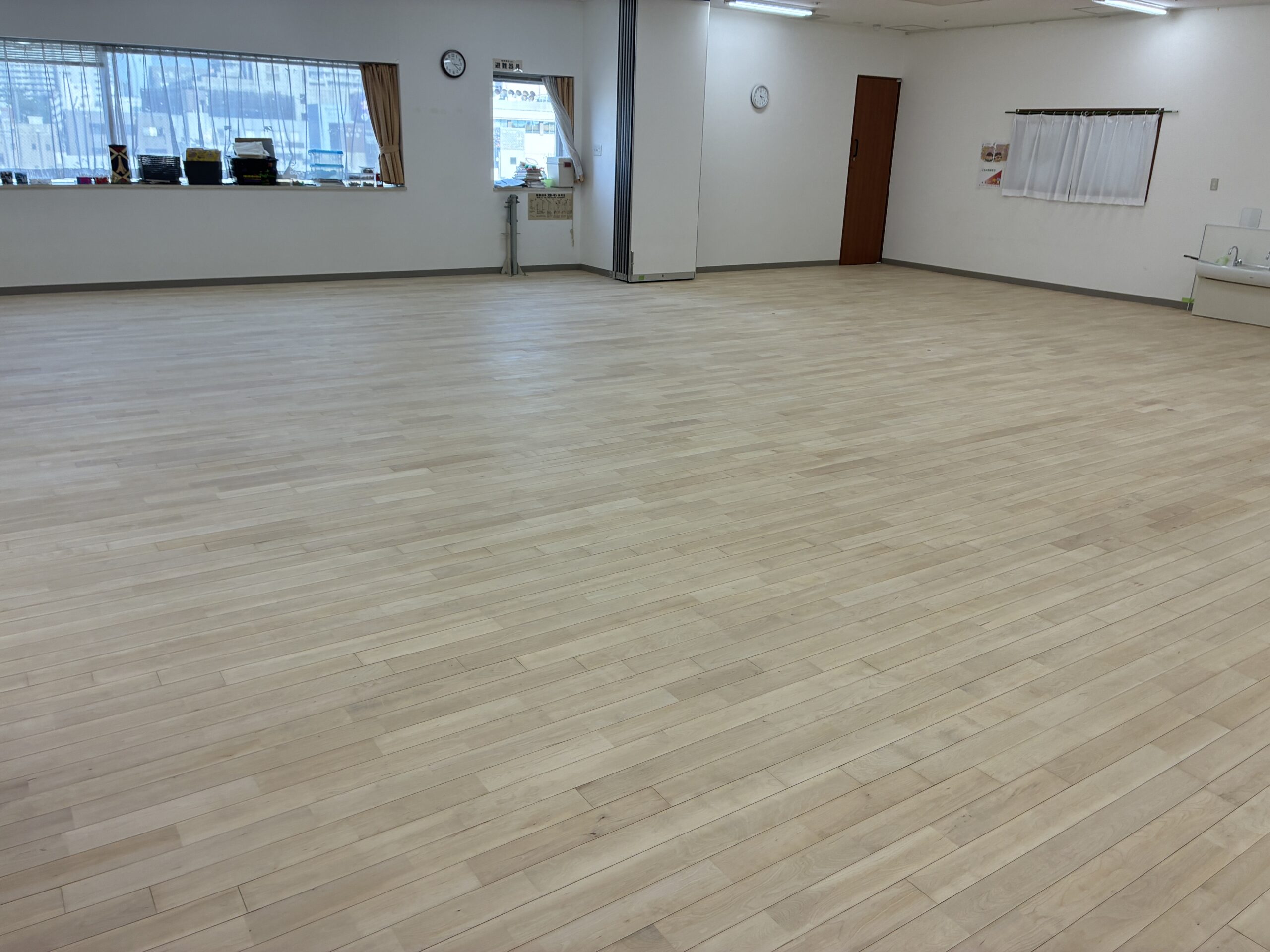 【施工後】千葉市フロアサンディングの施工後｜千葉県千葉市の保育施設にフロアサンディングを施工した仕上り