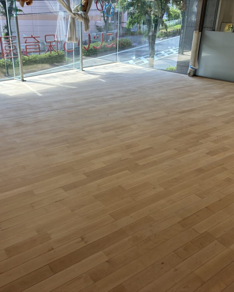 【施工後】川口市フロアサンディングの施工後｜埼玉県川口市の保育施設にフロアサンディングを施工した仕上り
