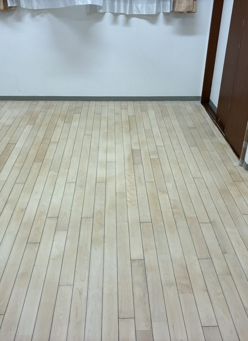 【施工後】港区フロアサンディングの施工後｜東京都港区の保育施設にフロアサンディングを施工した仕上り