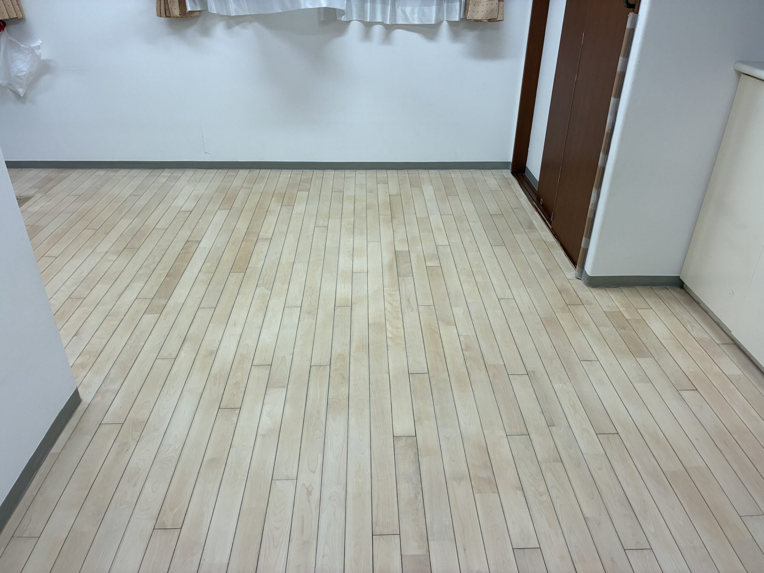 【施工後】港区フロアサンディングの施工後|東京都港区の保育施設にフロアサンディングを施工した仕上り