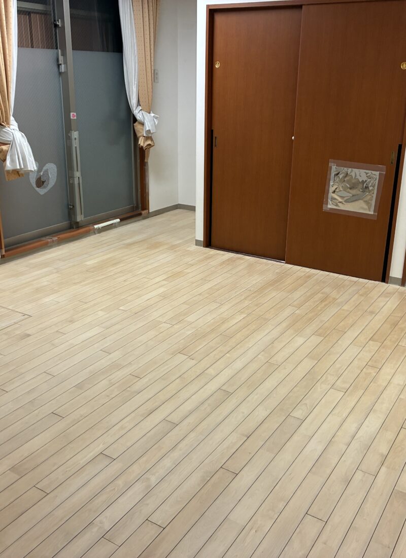 【施工後】船橋市フロアサンディングの施工後｜千葉県船橋市の保育施設にフロアサンディングを施工した仕上り