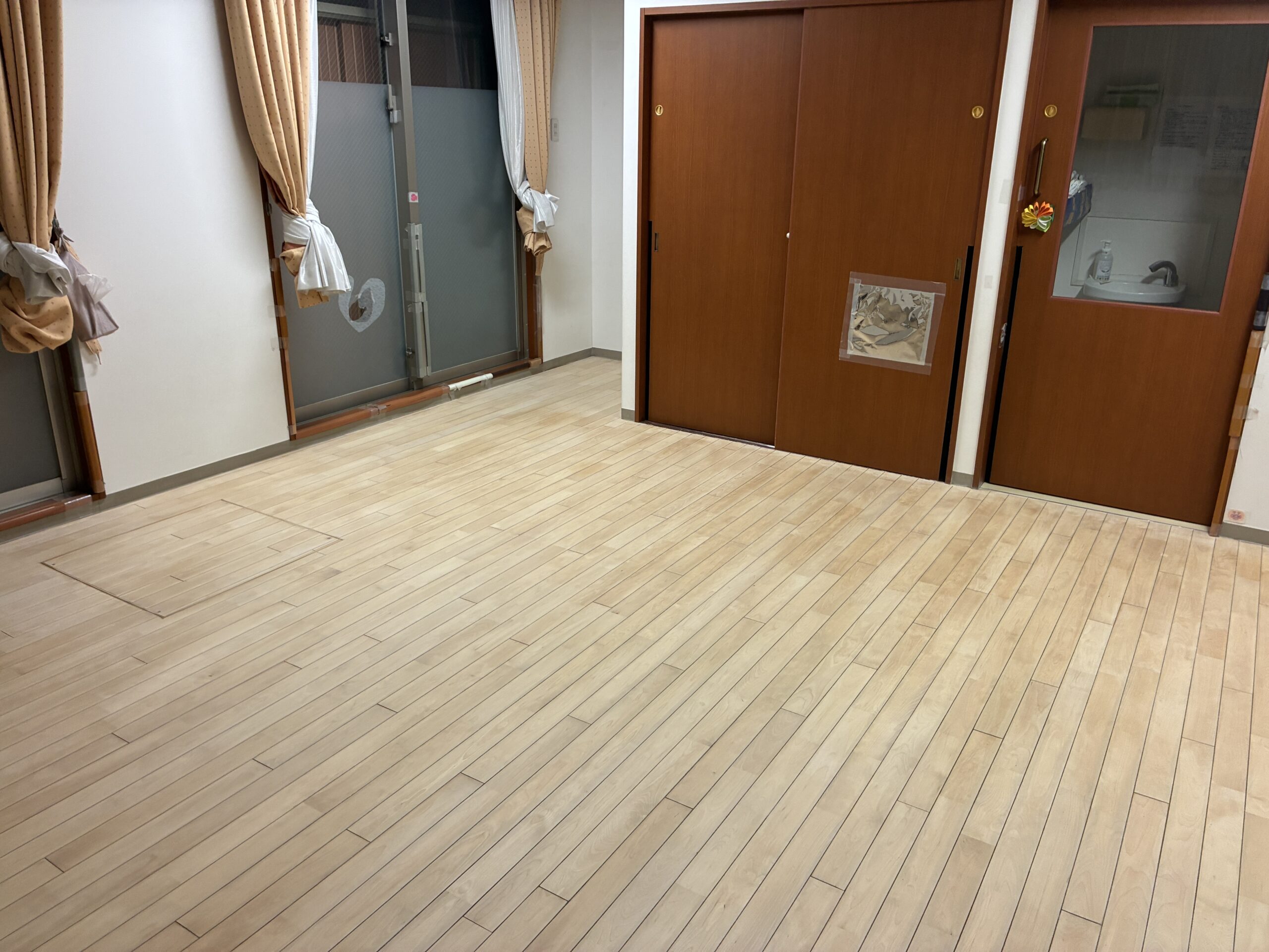 【施工後】船橋市フロアサンディングの施工後｜千葉県船橋市の保育施設にフロアサンディングを施工した仕上り