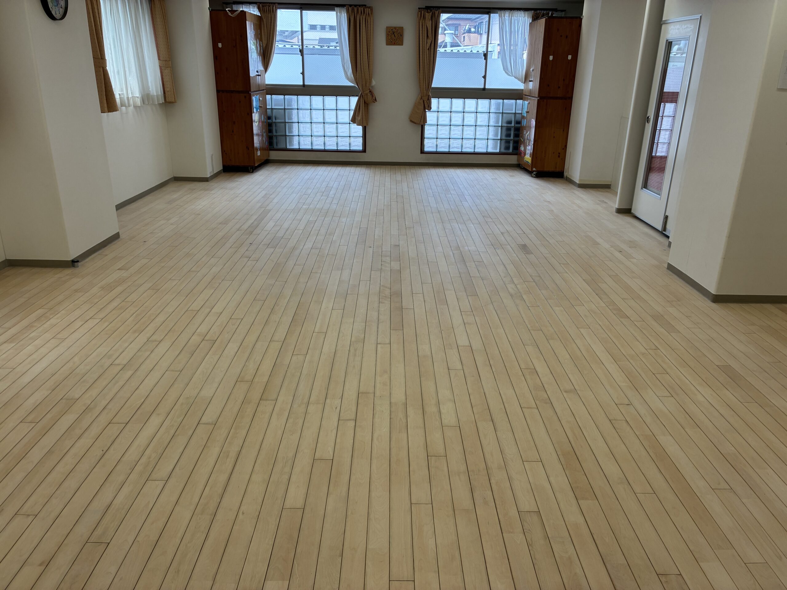 【施工後】埼玉フロアサンディングの施工後|埼玉県さいたま市の保育施設にフロアサンディングを施工した仕上り