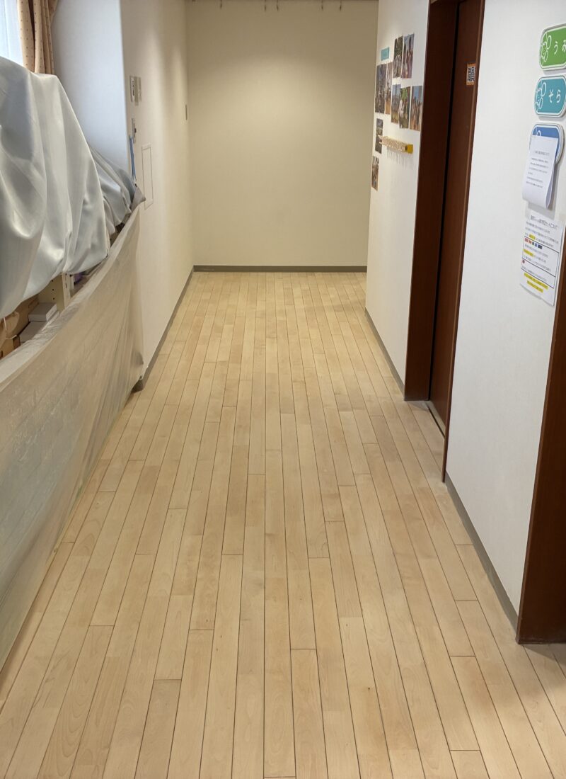 【施工後】世田谷フロアサンディングの施工後｜東京都世田谷区の保育施設にフロアサンディングを施工した仕上り