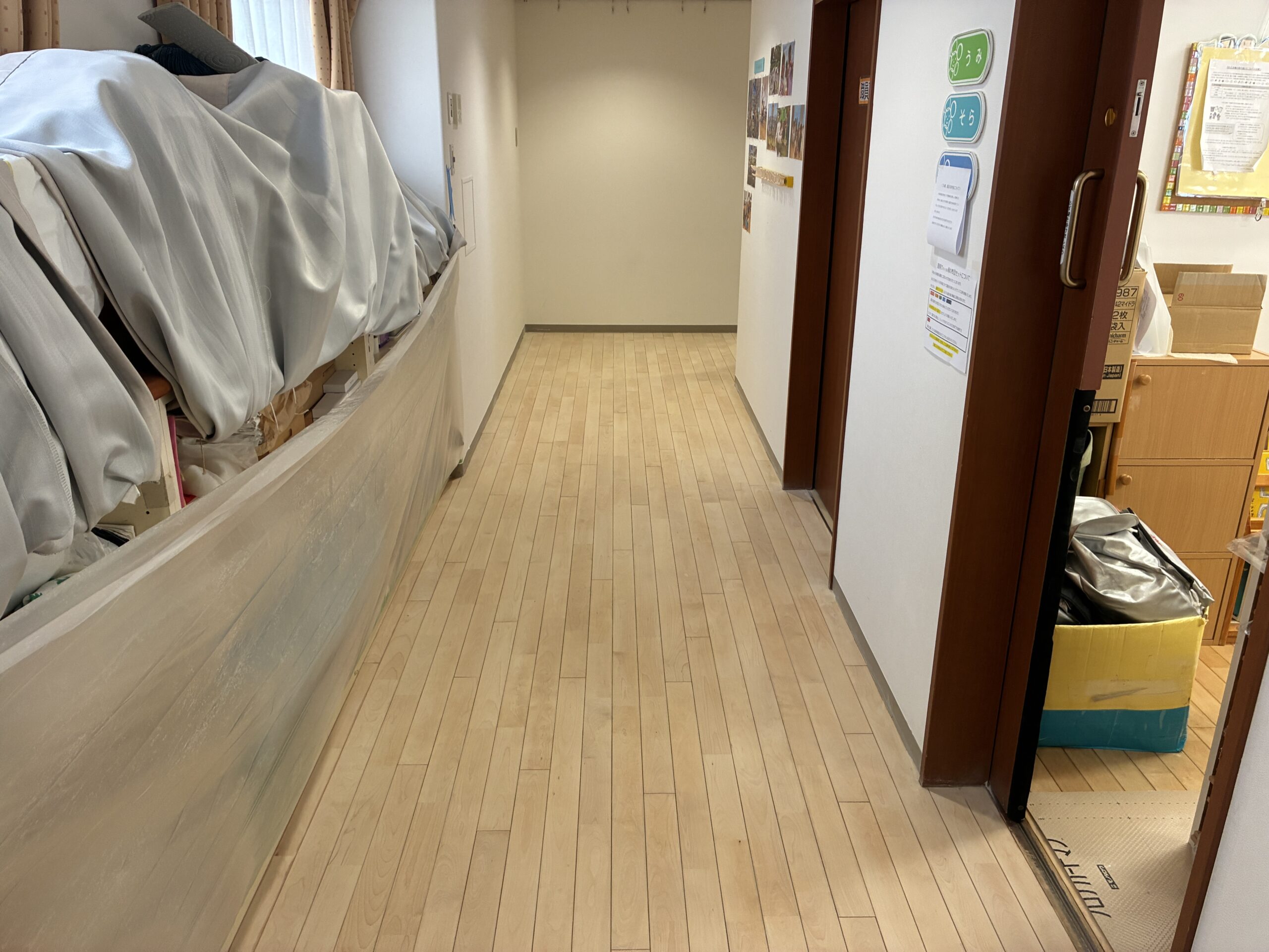 【施工後】世田谷フロアサンディングの施工後|東京都世田谷区の保育施設にフロアサンディングを施工した仕上り