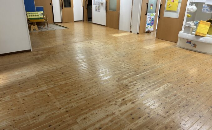 【施工前】東京都練馬区 保育施設 保育施設様邸 フロアサンディング施工事例 施工前の状態