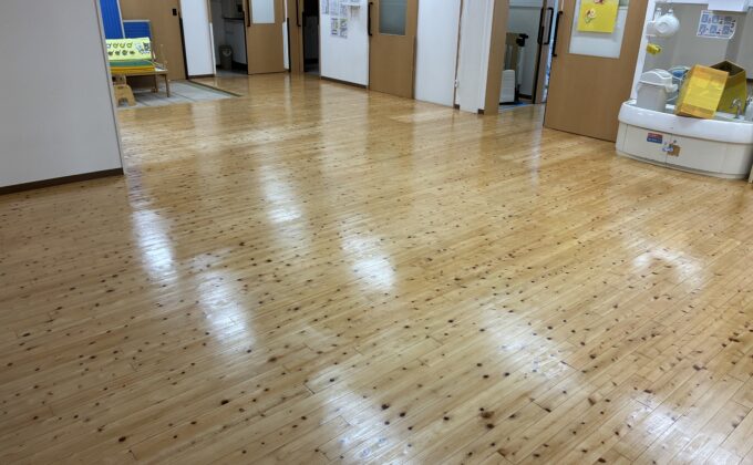 【施工後】東京都練馬区 保育施設 保育施設様邸 フロアサンディング施工事例 フロアコートプロ フロアサンディング施工済み