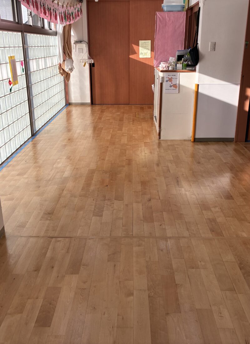 【施工後】横浜市フロアサンディングの施工後｜神奈川県横浜市の保育施設にフロアサンディングを施工した仕上り