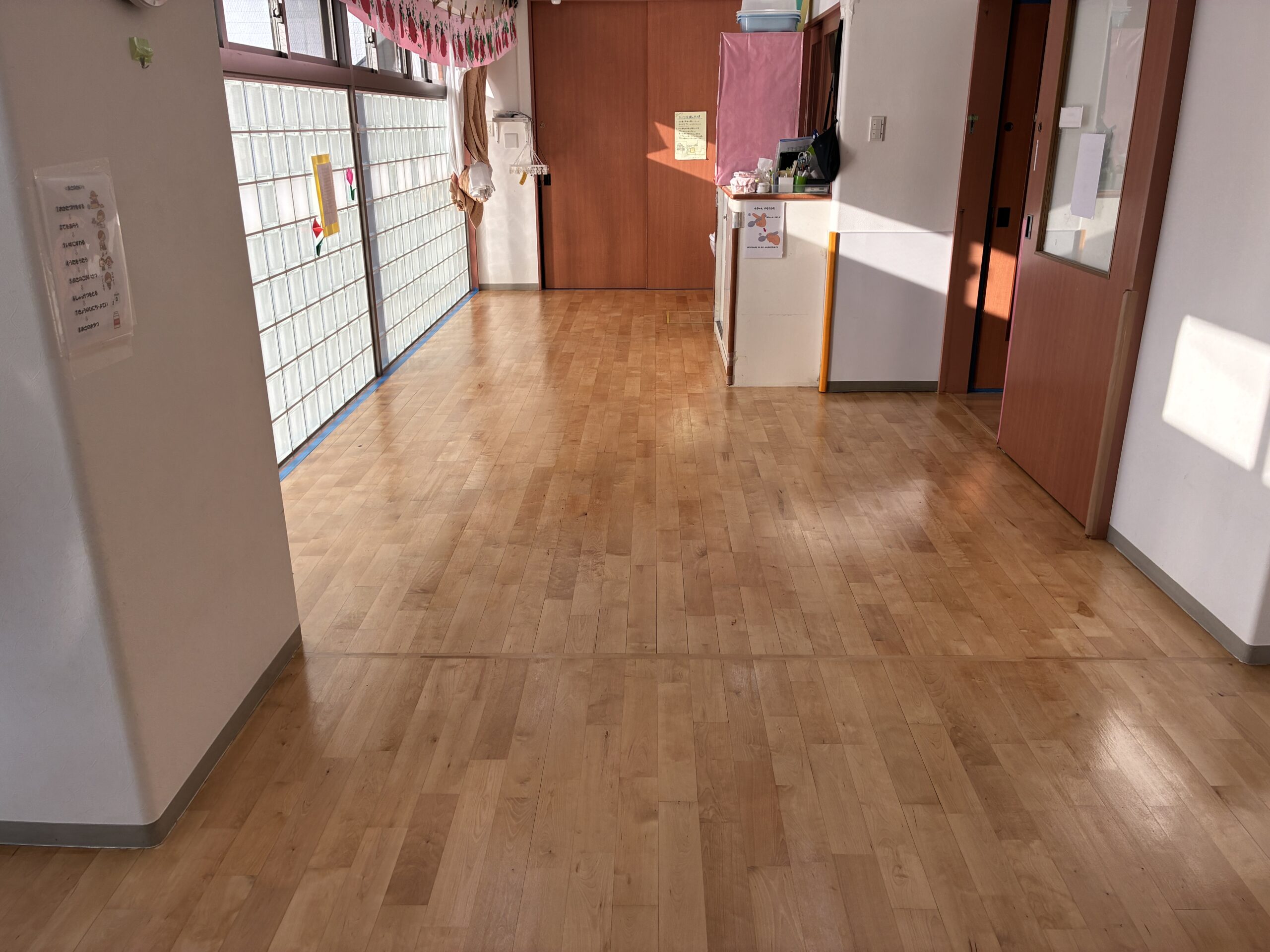 【施工後】横浜市フロアサンディングの施工後|神奈川県横浜市の保育施設にフロアサンディングを施工した仕上り