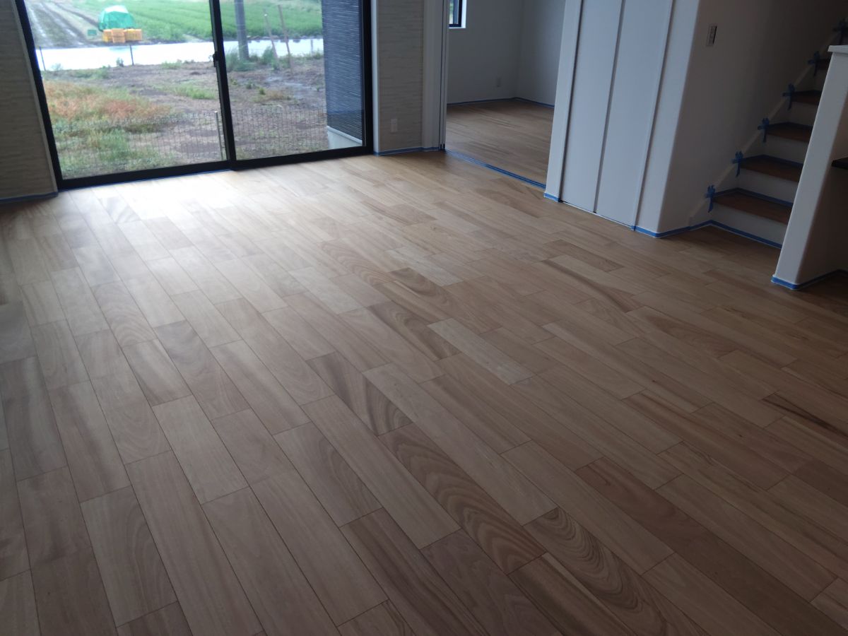 【施工前】八街市フロアコーティングの施工前｜千葉県八街市のご新築戸建てのフローリング（ガラスフロアコーティング施工前）