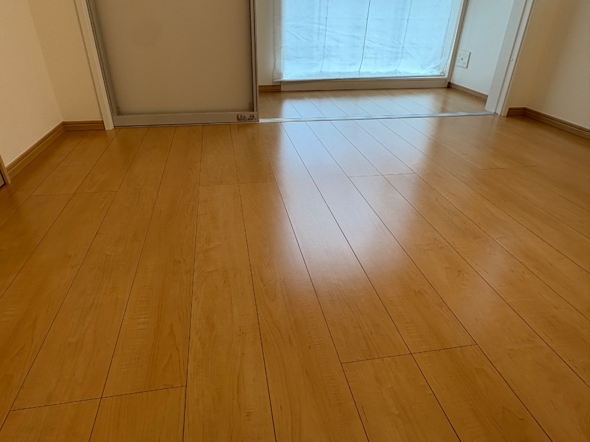 【施工後】埼玉フロアコーティングの施工後｜埼玉県さいたま市のご入居中戸建てにセラミックガラスフロアコーティングを施工した仕上り