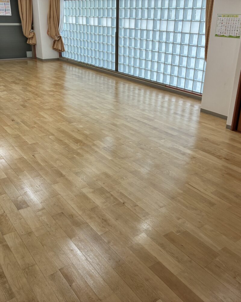 【施工後】川口市フロアサンディングの施工後｜埼玉県川口市の保育施設にフロアサンディングを施工した仕上り