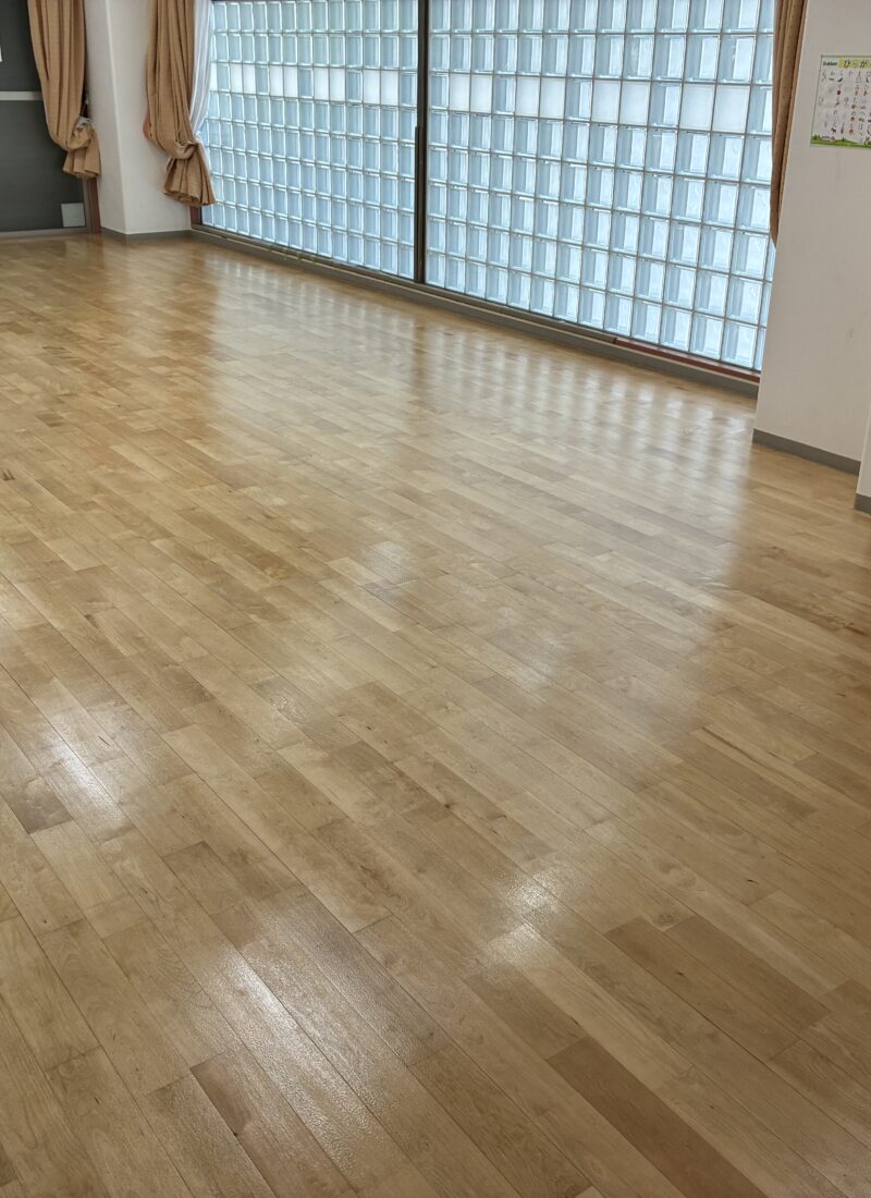 【施工後】川口市フロアサンディングの施工後｜埼玉県川口市の保育施設にフロアサンディングを施工した仕上り