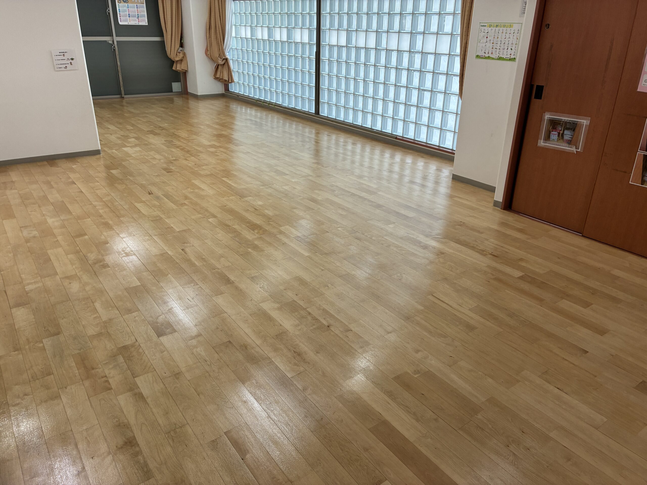埼玉県川口市の保育施設で研磨後の床(フロアサンディング施工後)