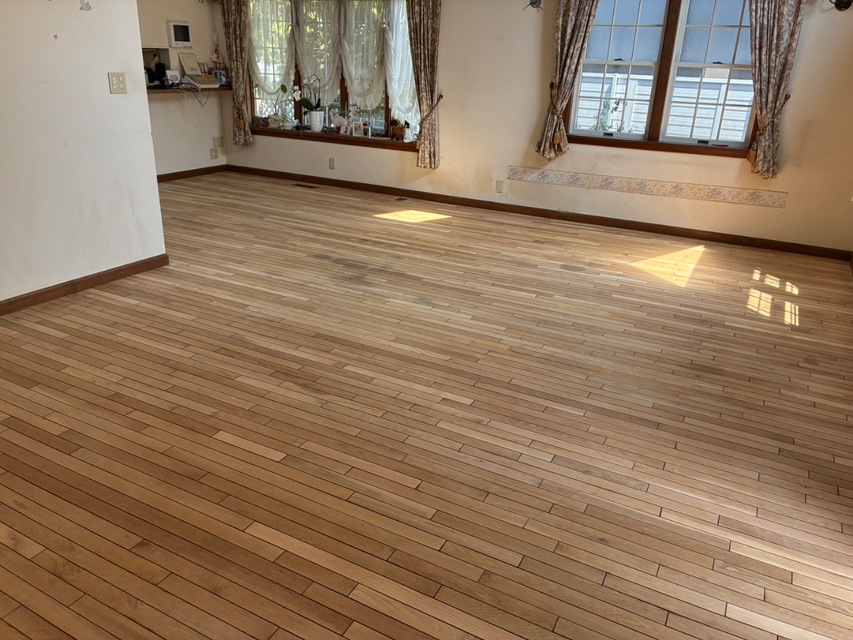 【施工後】木更津フロアサンディングの施工後|千葉県木更津市のご入居中戸建てにフロアサンディングを施工した仕上り