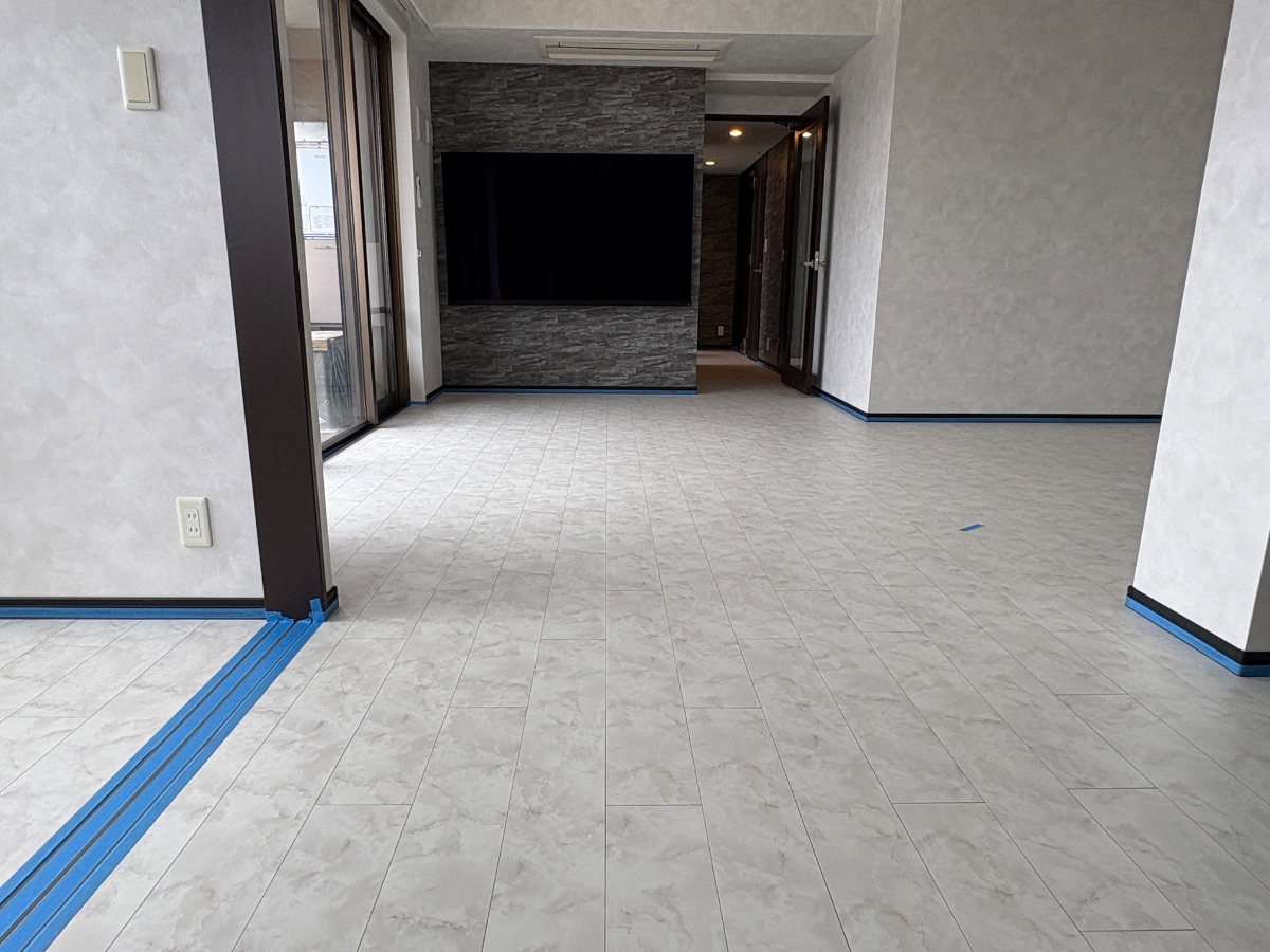 【施工前】江東区フロアコーティングの施工前｜東京都江東区のリノベーション済みマンションのフローリング（水性ウレタンコーティング施工前）