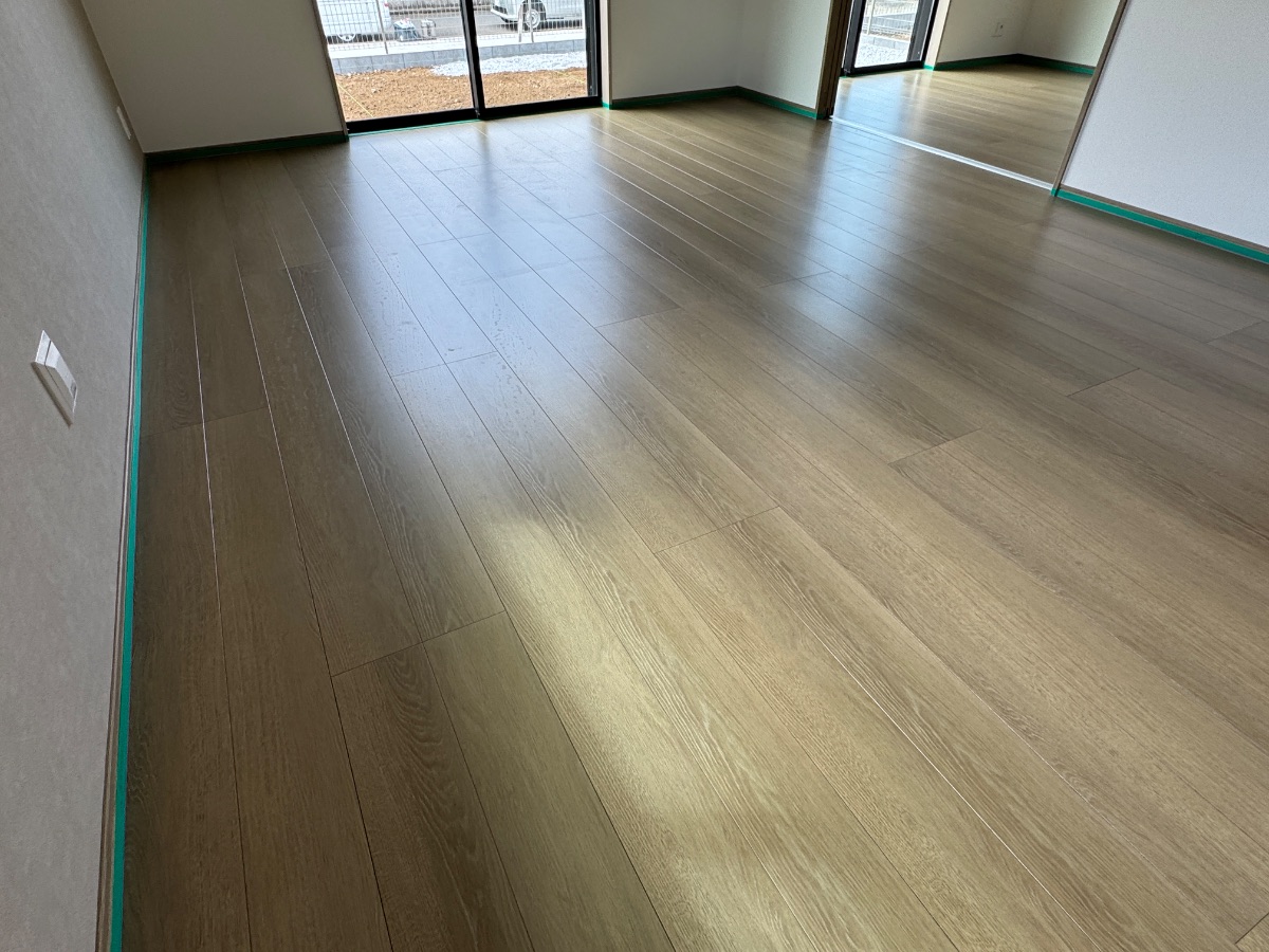 【施工前】真岡市フロアコーティングの施工前｜栃木県真岡市のご新築戸建てのフローリング（シリコンフロアコーティング施工前）