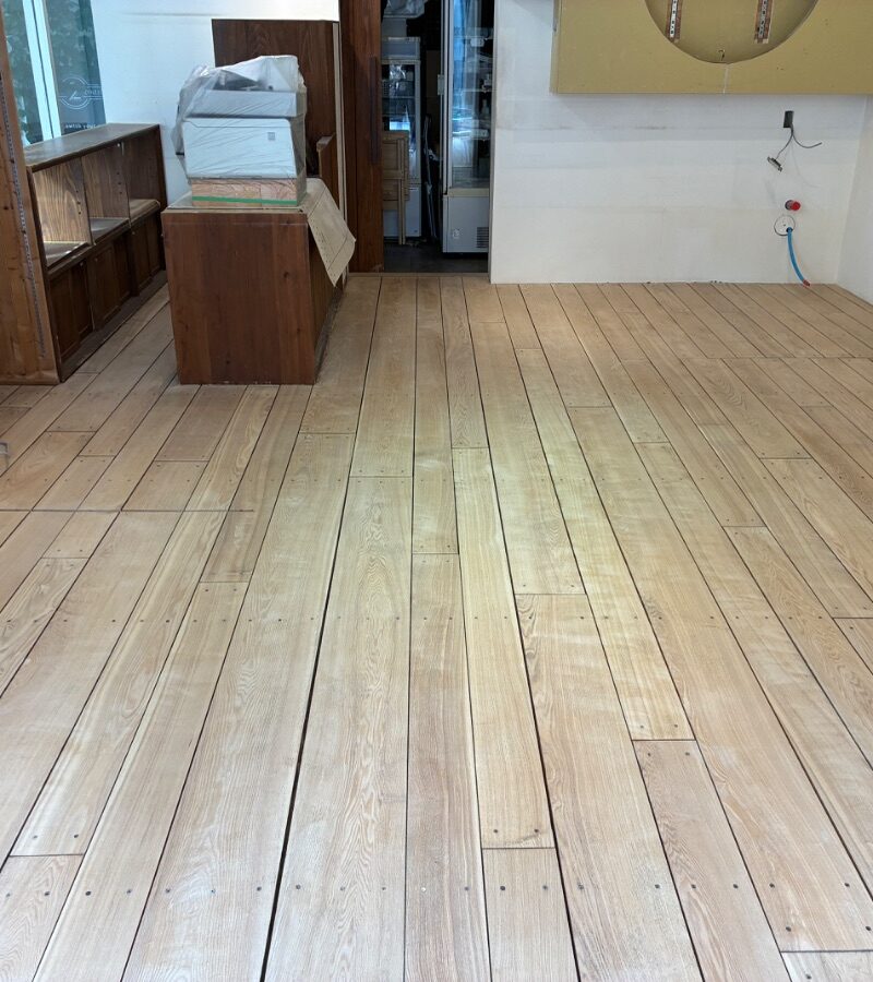 【施工後】渋谷区フロアサンディングの施工後｜東京都渋谷区の店舗・オフィスにフロアサンディングを施工した仕上り