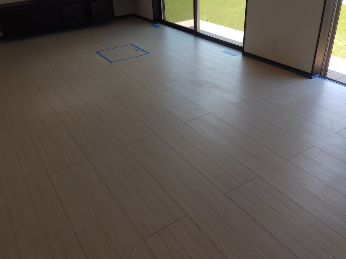【施工前】船橋市フロアコーティングの施工前|千葉県船橋市の中古戸建てのフローリング(ワンニャンすべらんフロアコーティング施工前)