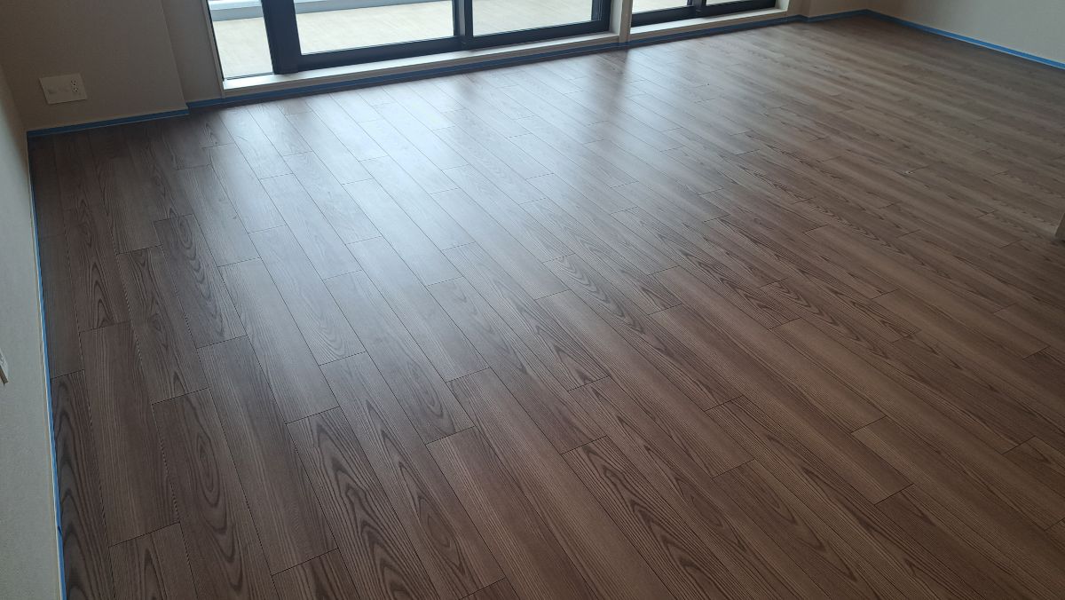 【施工前】板橋区フロアコーティングの施工前|東京都板橋区のご新築マンションのフローリング(ガラスフロアコーティング施工前)