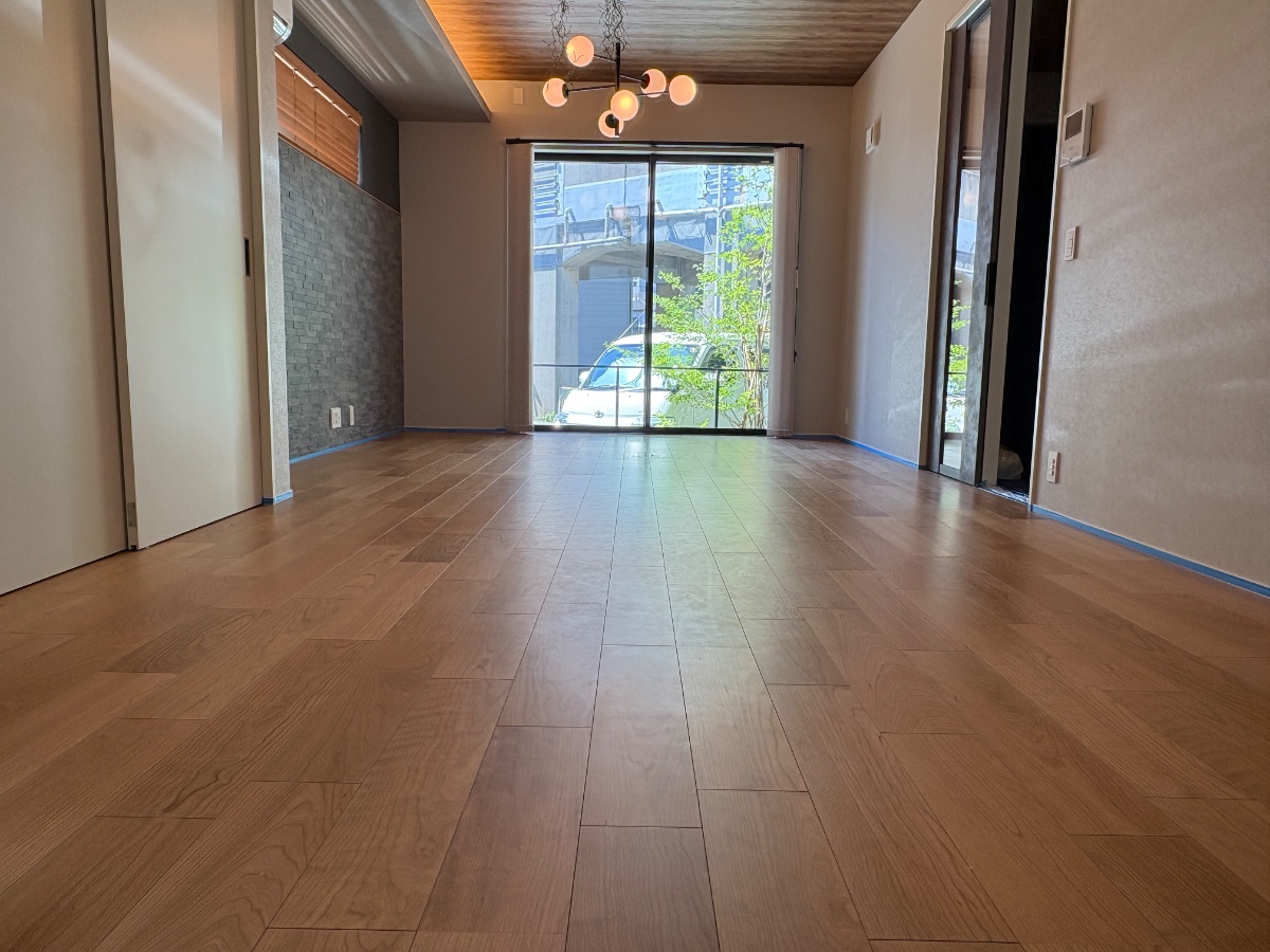 【施工前】埼玉フロアコーティングの施工前|埼玉県さいたま市のご新築戸建てのフローリング(セラミックガラスフロアコーティング施工前)