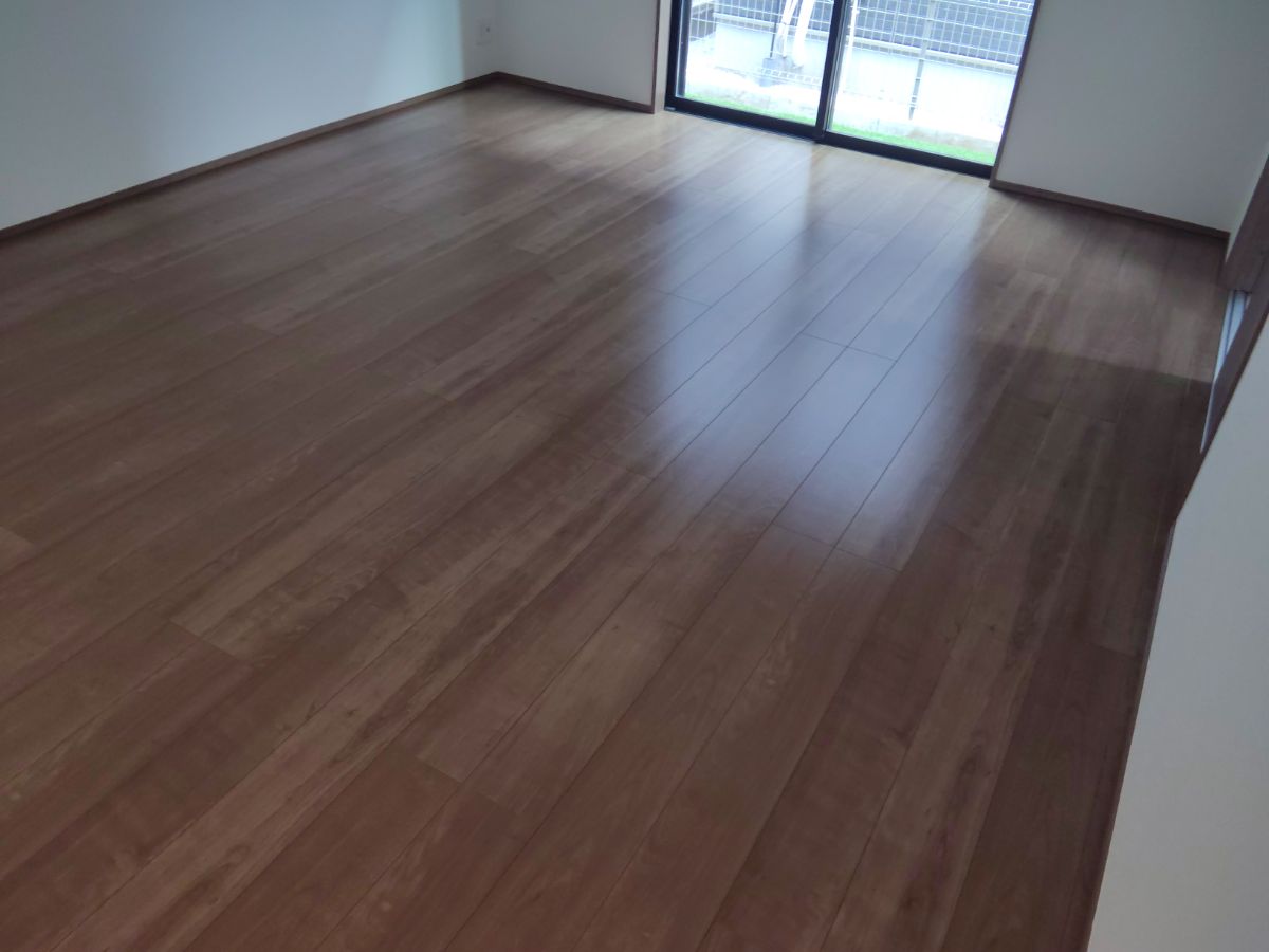 【施工後】座間市フロアコーティングの施工後｜神奈川県座間市のご新築戸建てにガラスフロアコーティングを施工した仕上り