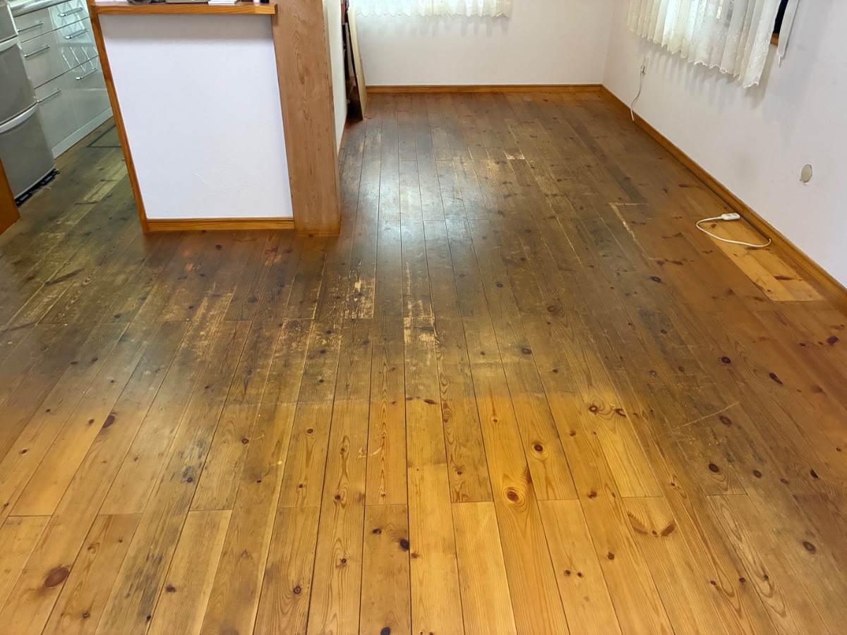 【施工前】相模原フロアサンディングの施工前|神奈川県相模原市のご入居中戸建てのフローリング(フロアサンディング施工前)
