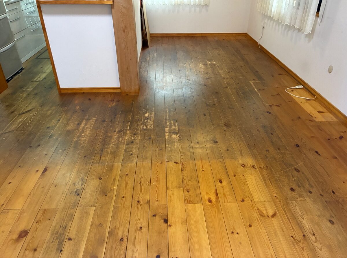 【施工前】相模原フロアサンディングの施工前｜神奈川県相模原市のご入居中戸建てのフローリング（フロアサンディング施工前）