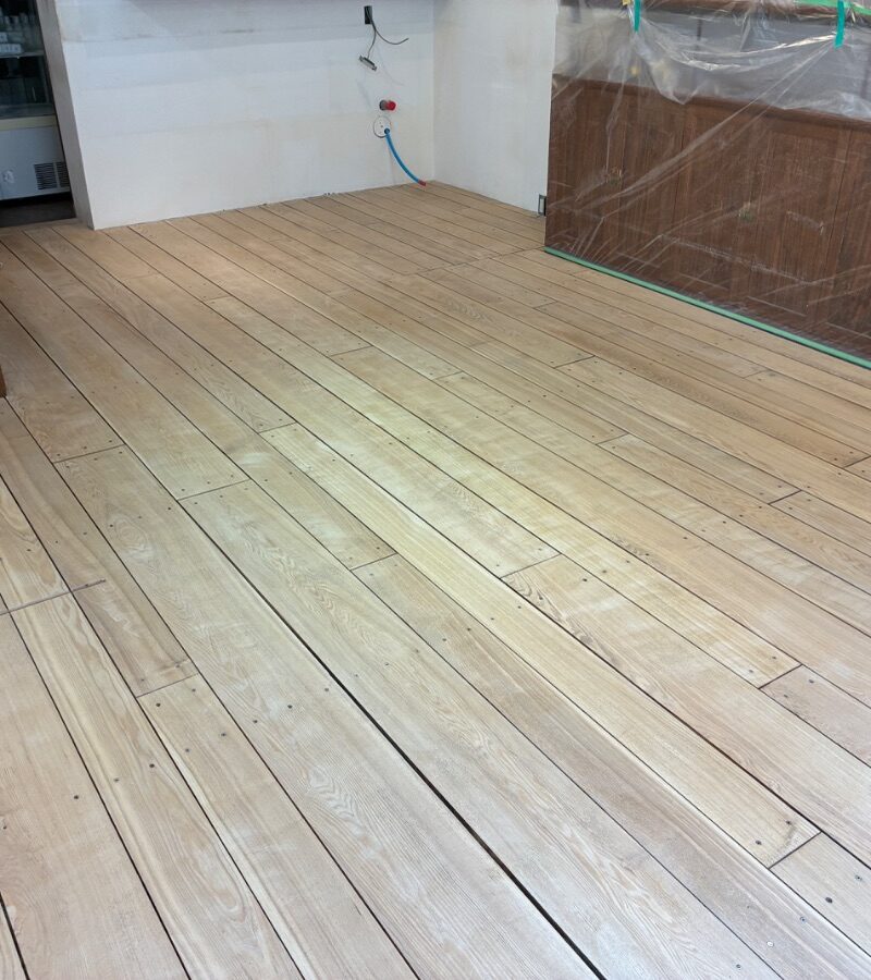 【施工後】新宿区フロアサンディングの施工後｜東京都新宿区の店舗・オフィスにフロアサンディングを施工した仕上り