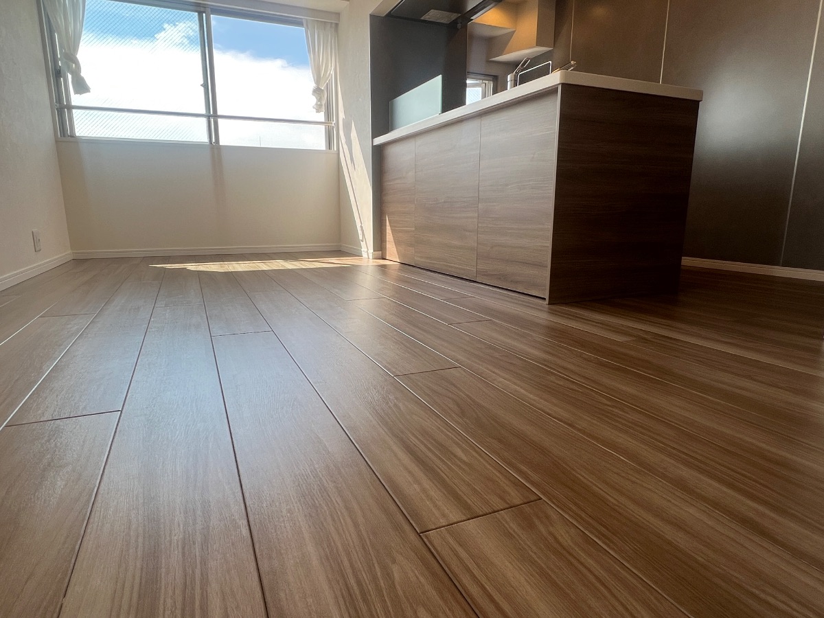 【施工後】足立区フロアコーティングの施工後|東京都足立区の中古マンションにガラスフロアコーティングを施工した仕上り