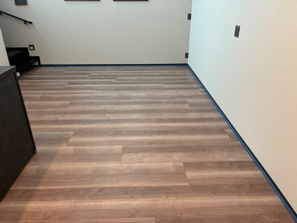 【施工前】杉並区フロアコーティングの施工前|東京都杉並区のご新築戸建てのフローリング(ワンニャンすべらんフロアコーティング施工前)