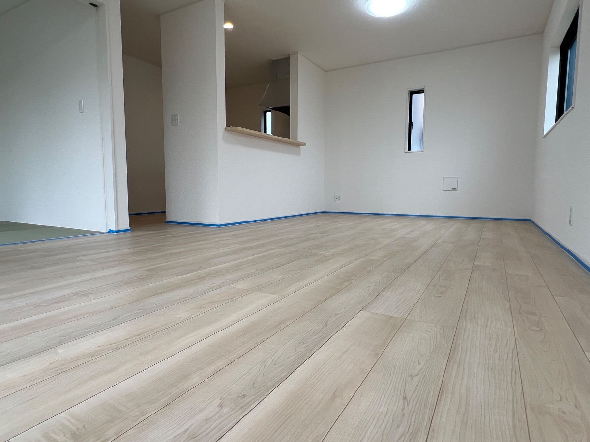 【施工前】福島フロアコーティングの施工前|福島県のご新築戸建てのフローリング(シリコンフロアコーティング施工前)