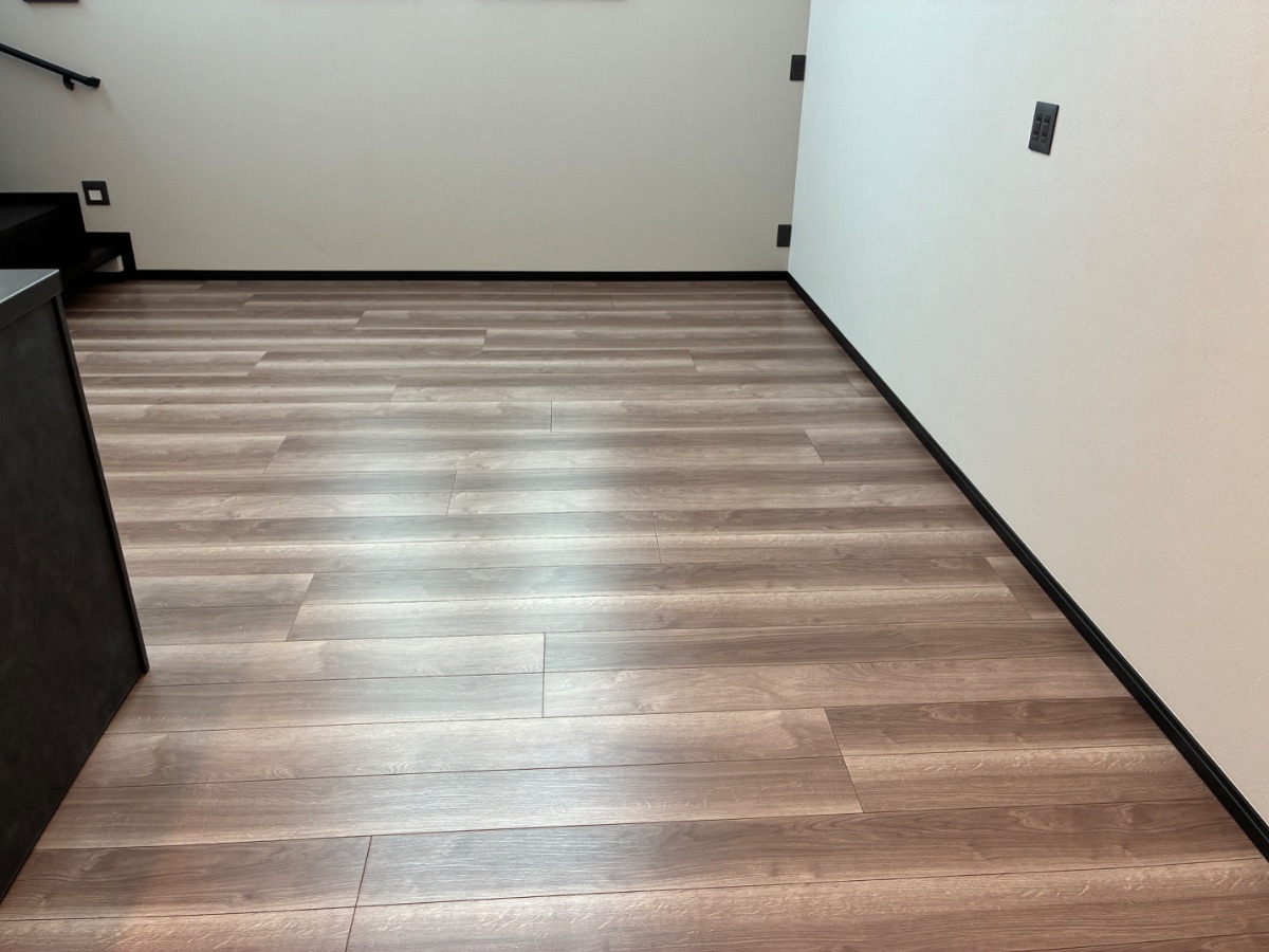 【施工後】杉並区フロアコーティングの施工後|東京都杉並区のご新築戸建てにワンニャンすべらんフロアコーティングを施工した仕上り