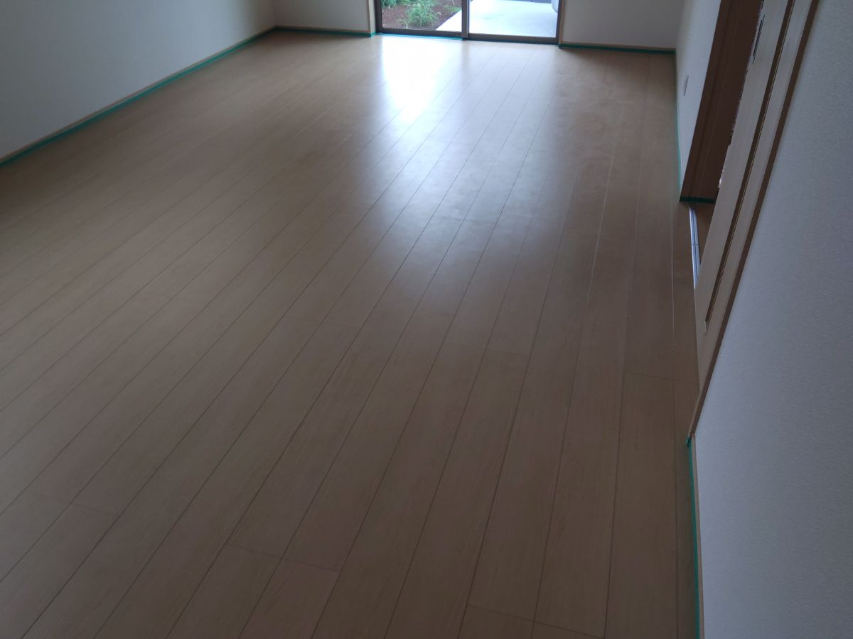 【施工前】桶川市フロアコーティングの施工前|埼玉県桶川市のご新築戸建てのフローリング(ガラスフロアコーティング施工前)