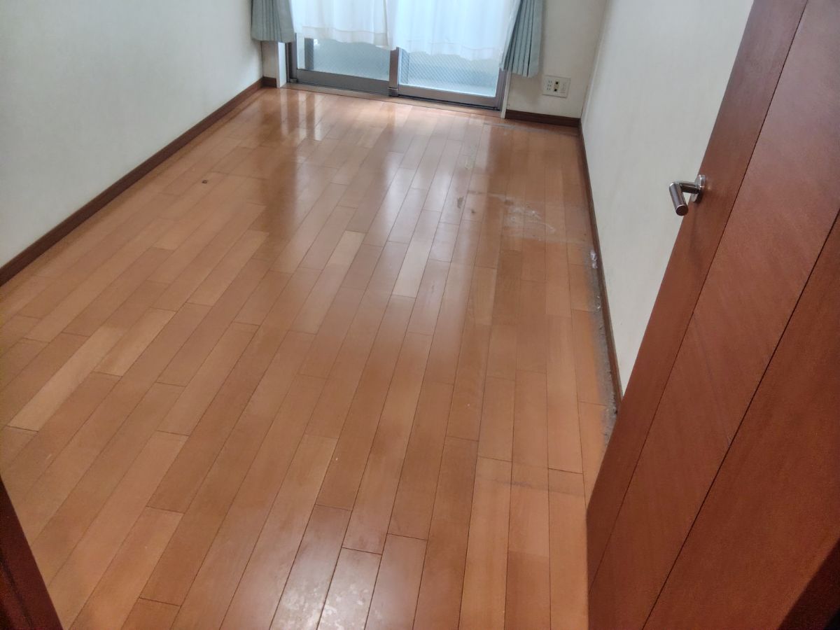 【施工前】浦安市フロアコーティングの施工前|千葉県浦安市のご入居中マンションのフローリング(シリコンフロアコーティング施工前)