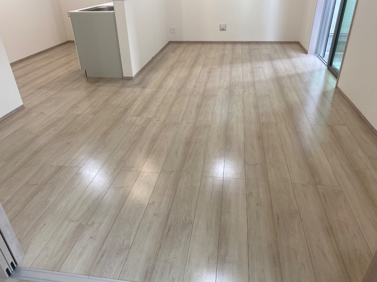 【施工後】埼玉フロアコーティングの施工後|埼玉県さいたま市のご新築戸建てにガラスフロアコーティングを施工した仕上り