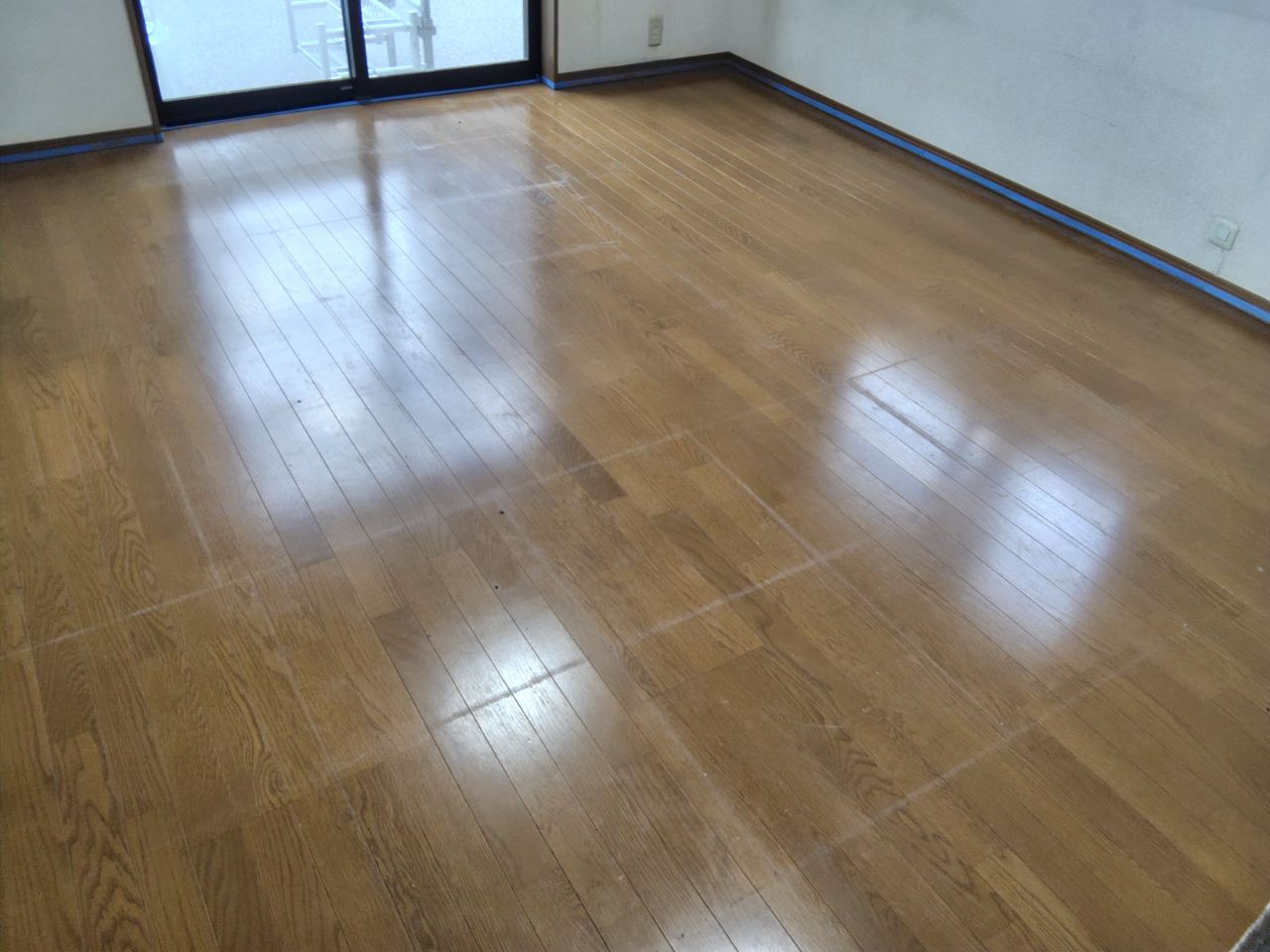 【施工前】吉川市フロアコーティングの施工前｜埼玉県吉川市の中古戸建てのフローリング（シリコンフロアコーティング施工前）
